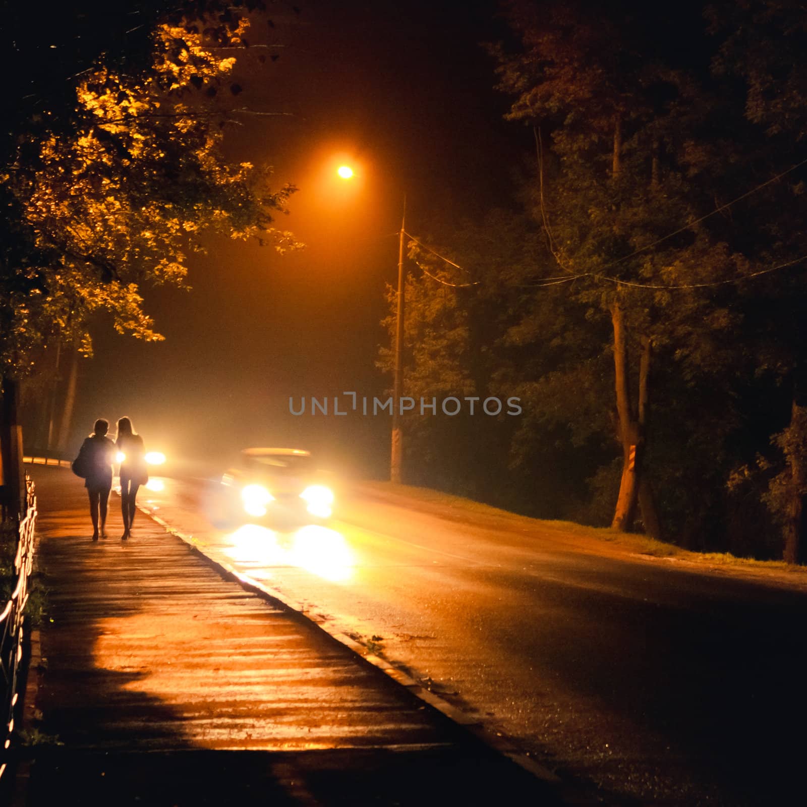 Traffic in the city by night