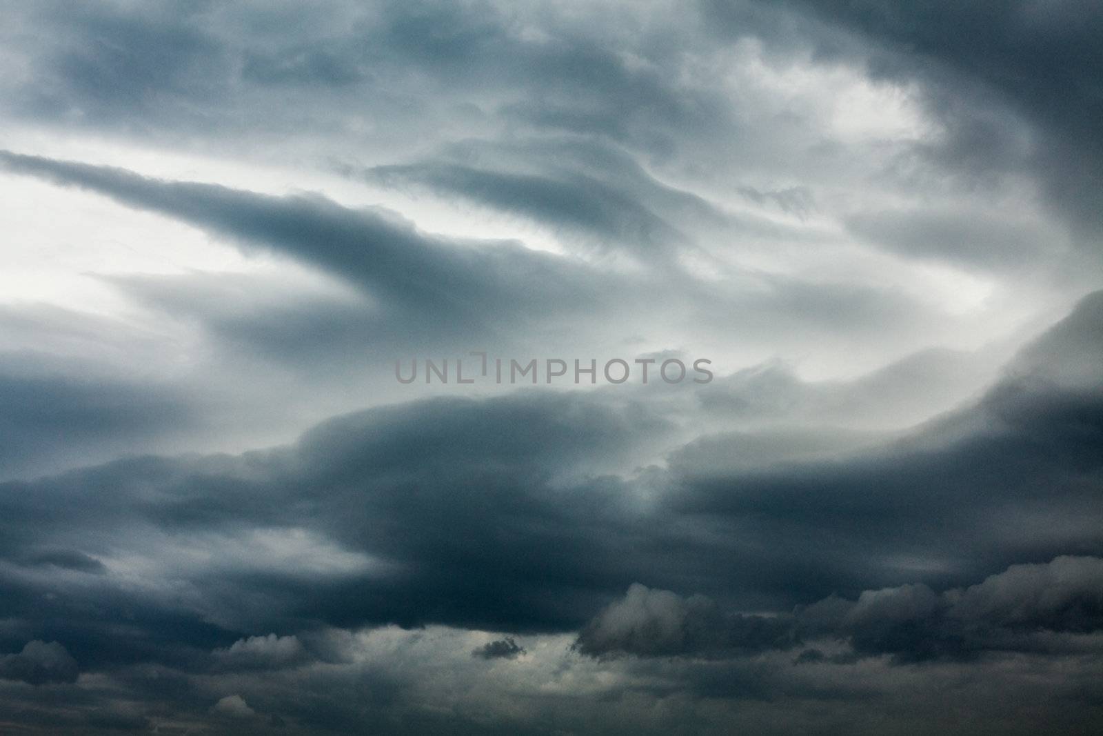 stormy sky by anelina