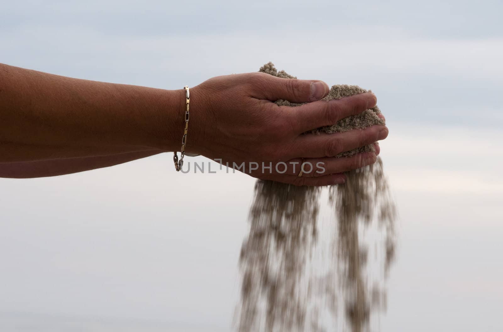 time passing by as sand trough the fingers from the hands