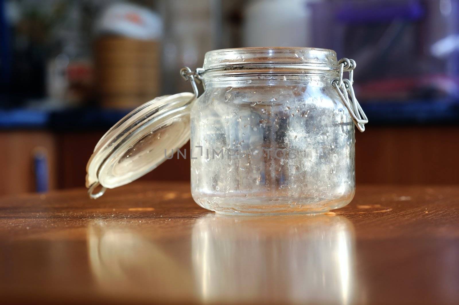 An image of an empty jar on the table