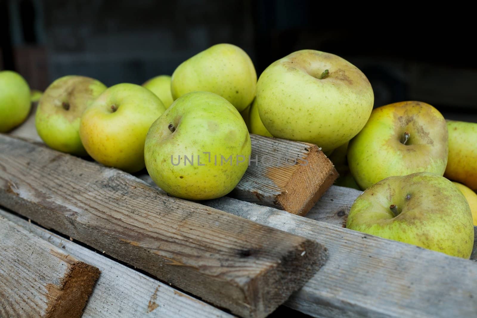 An image of ripe apples on wooden 