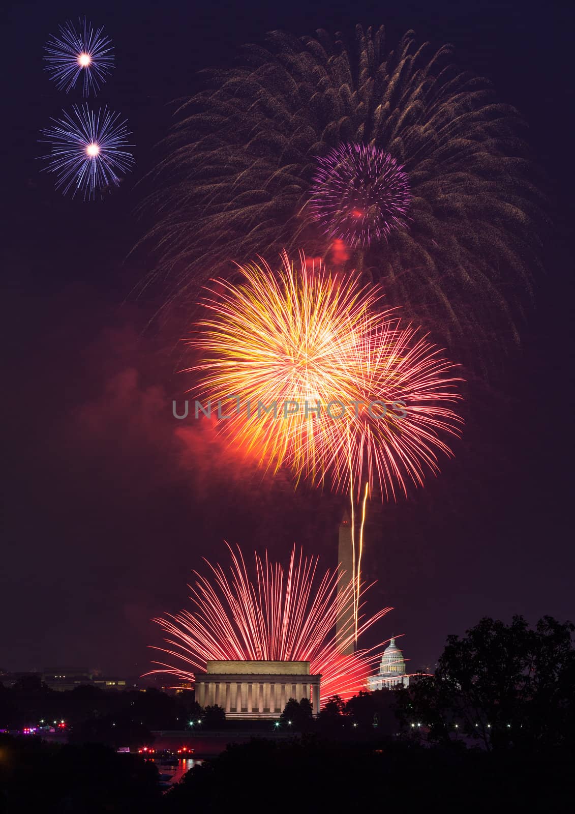 Fireworks over Washington DC on July 4th by steheap