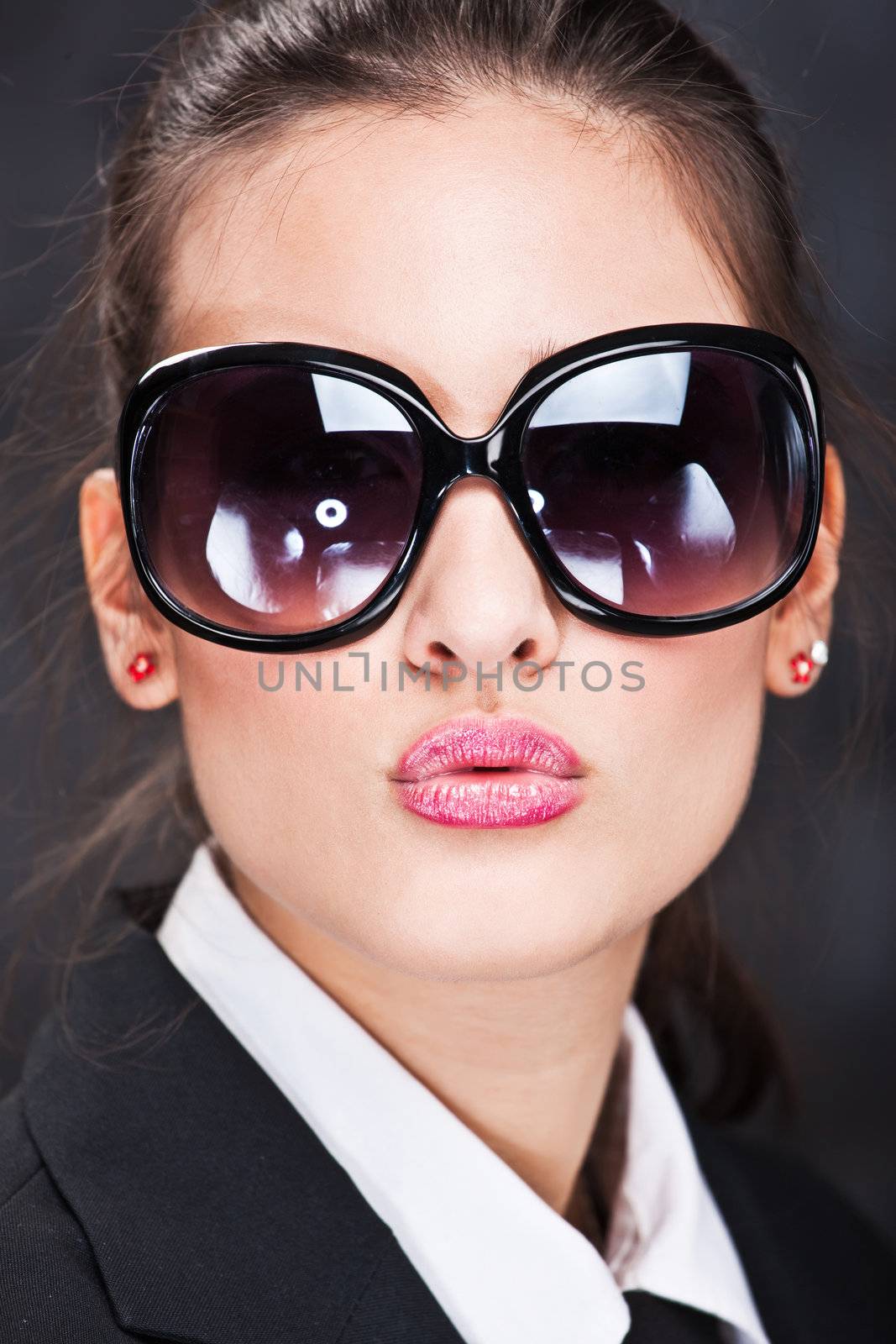 Pretty girl with big sun glasses sending kiss