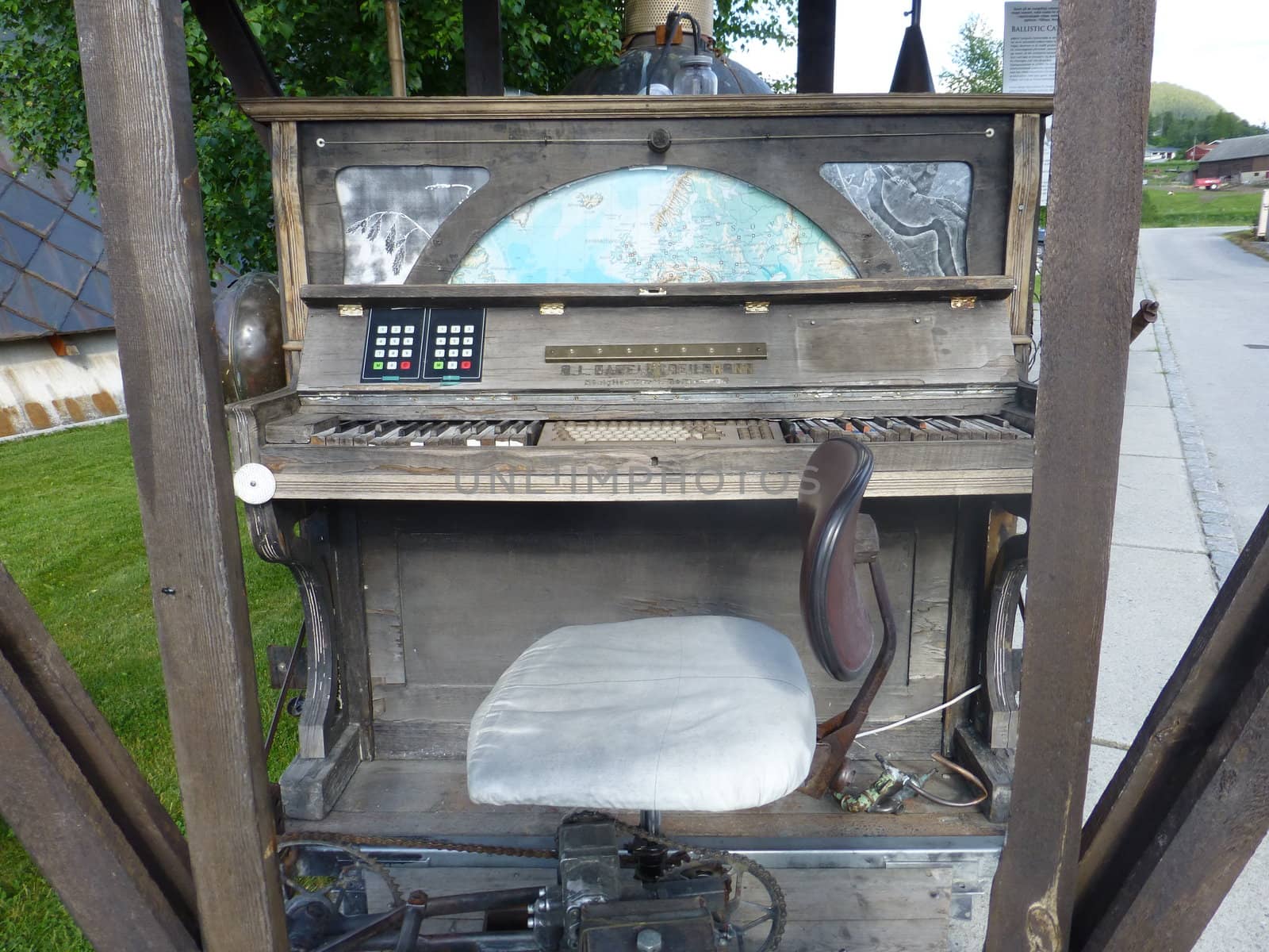 Mobile piano and computerstand in Alvdal, Norway