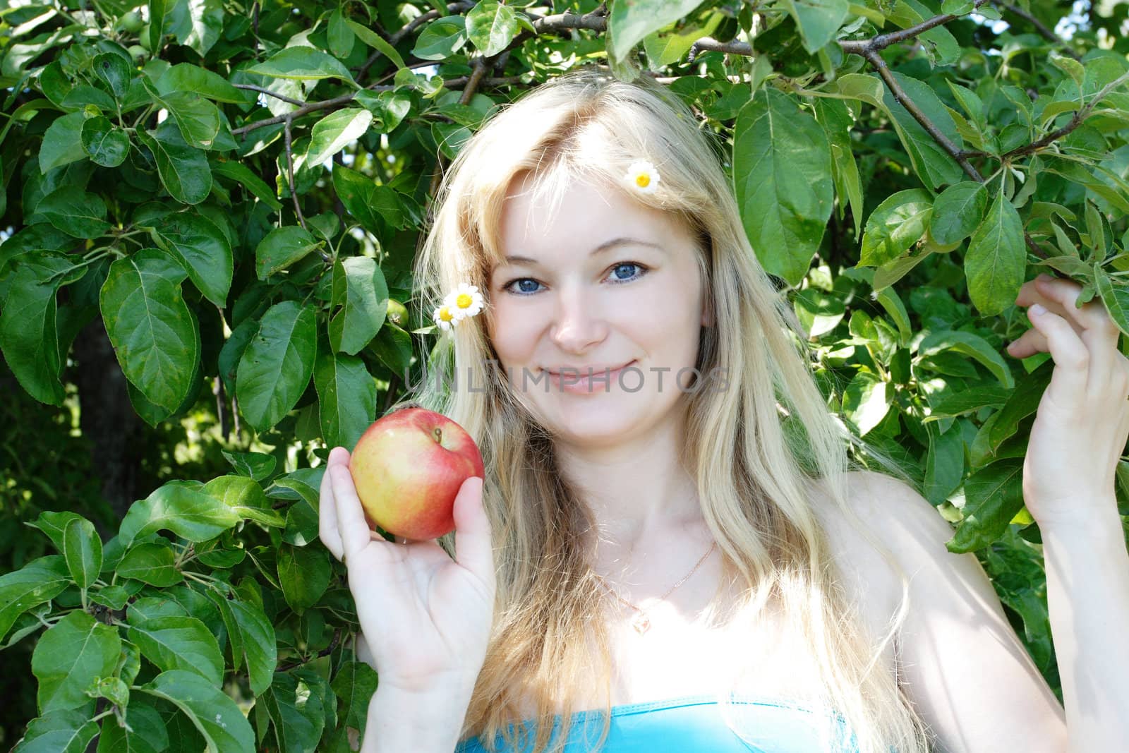 girl with apple by vsurkov