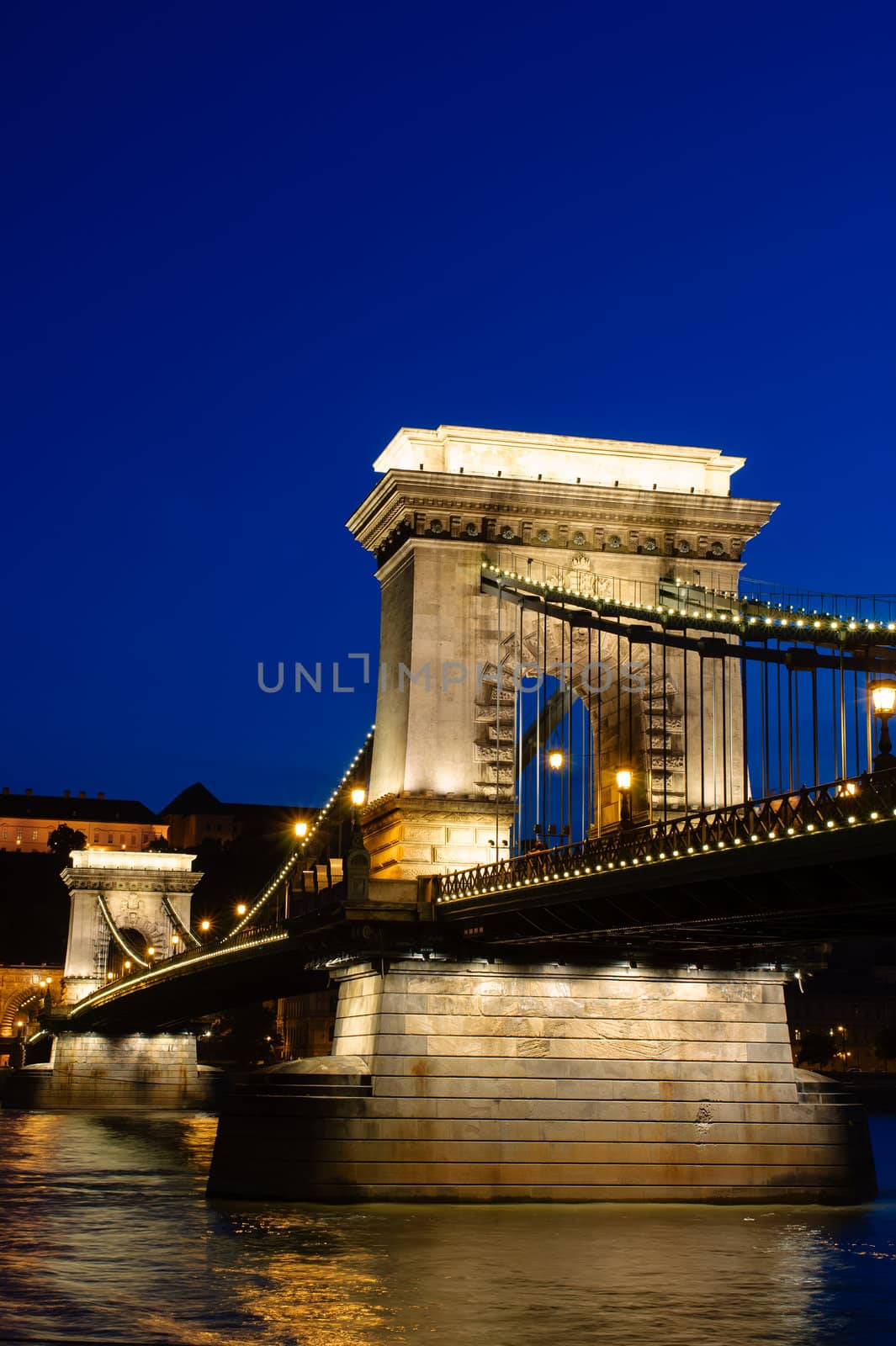 Night view of chain bridge in Budapest, Hungary by Draw05