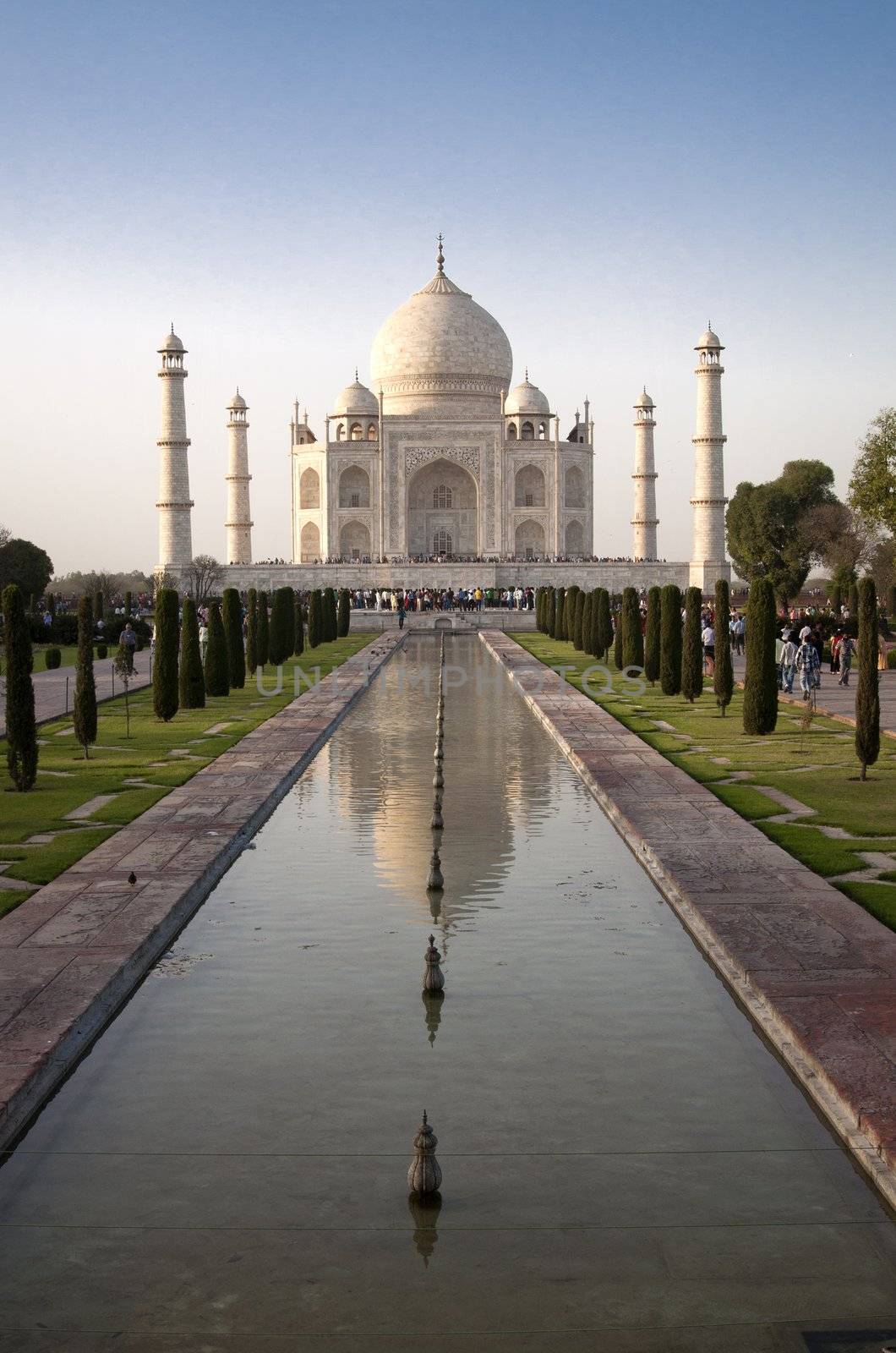 Taj Mahal mausoleum by johnnychaos