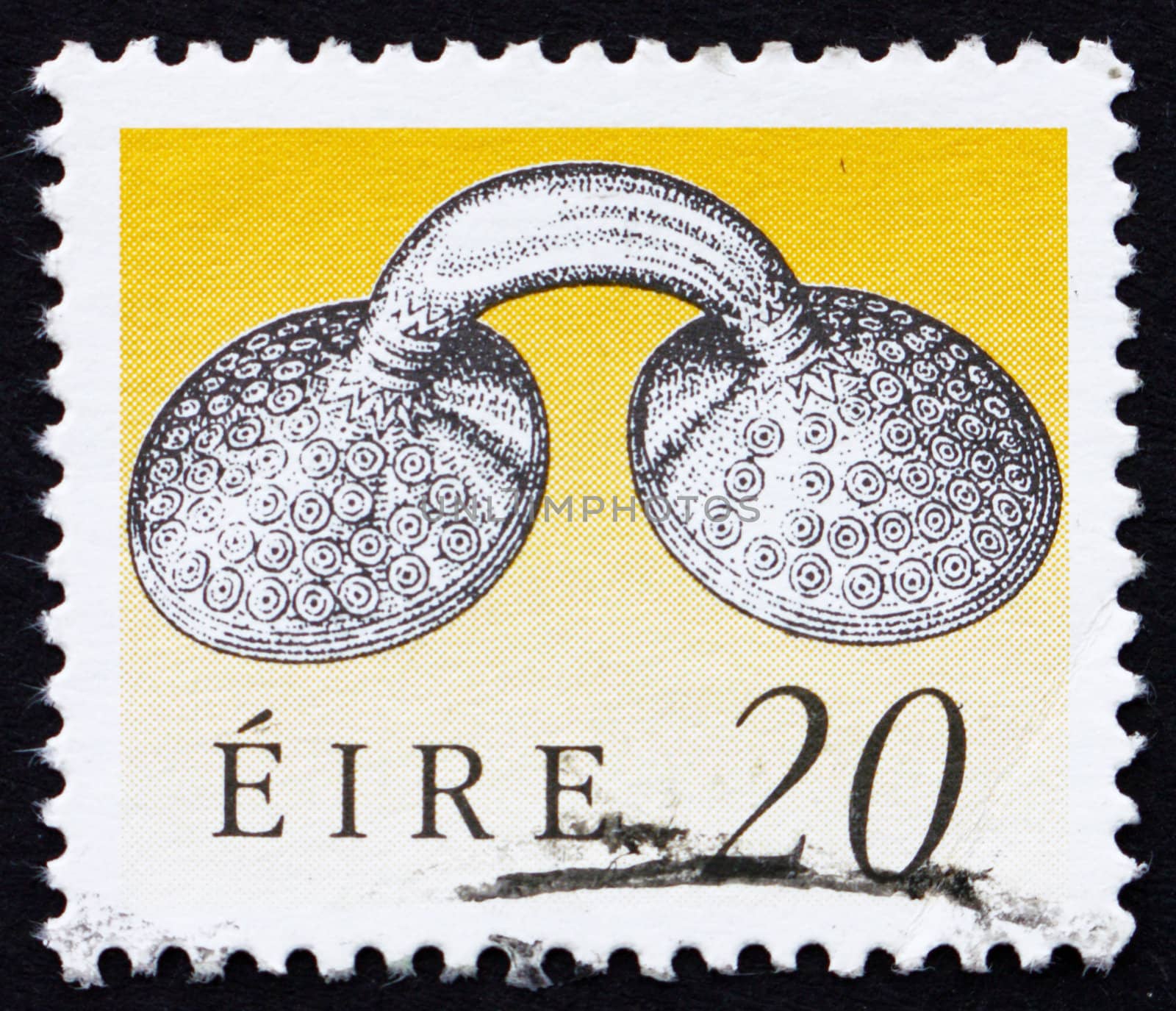 IRELAND - CIRCA 1991: a stamp printed in the Ireland shows Gold Dress Fastener, Art Treasure of Ireland, circa 1991