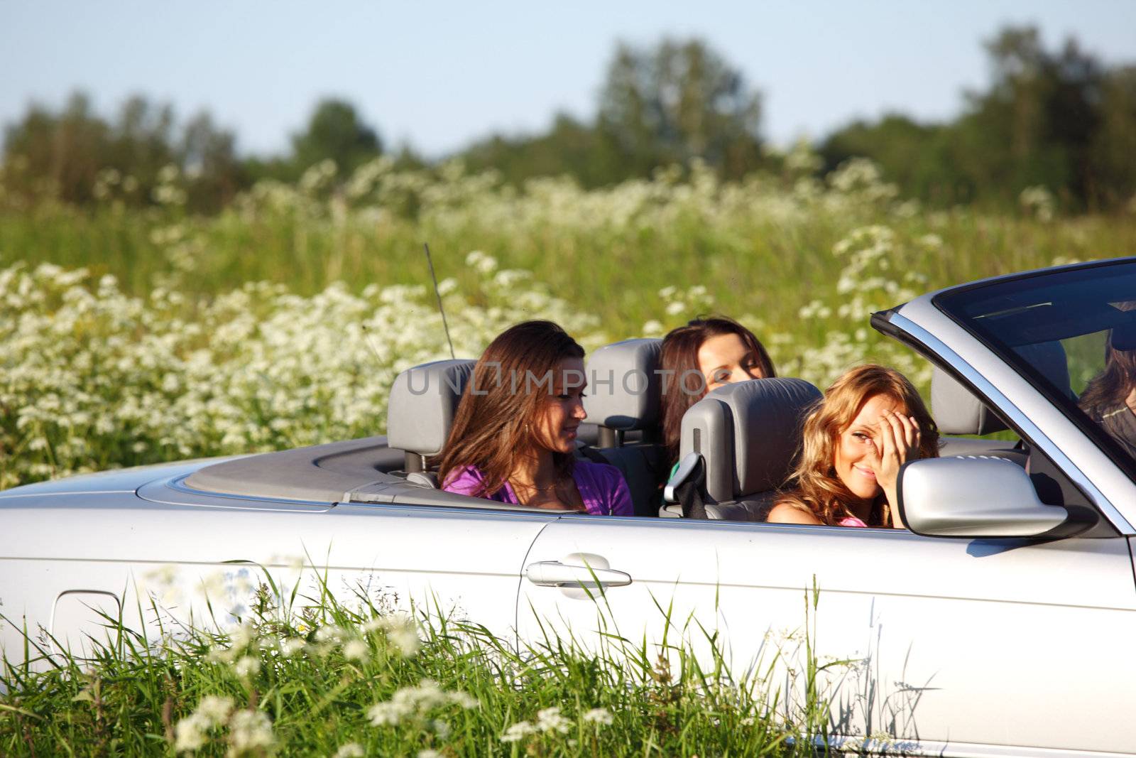 funey friends in dance car