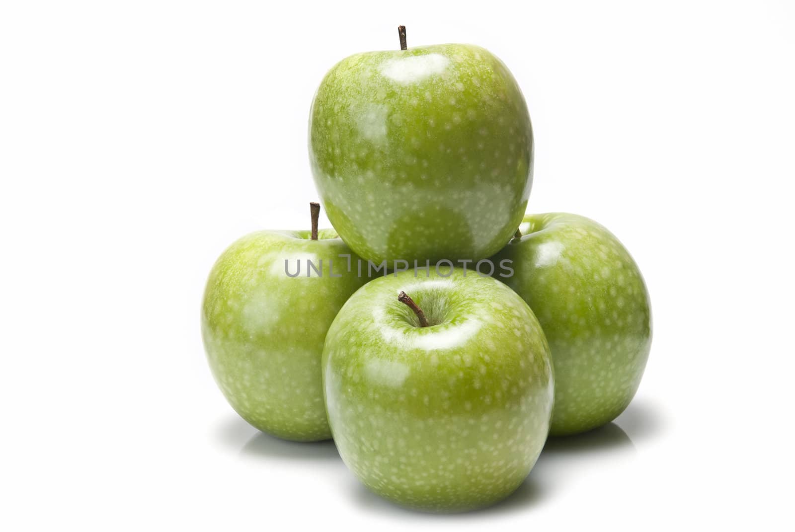 Fresh smith apples  isolated over a white background.