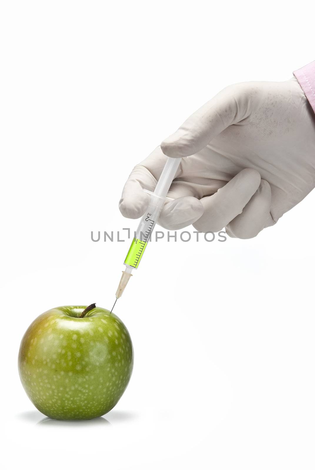 Injecting a fluid into an apple. by angelsimon