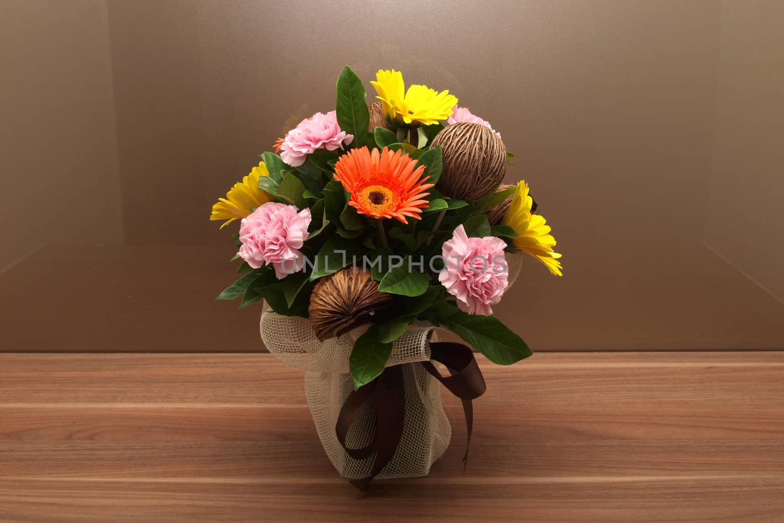 Flowers in vase by jakgree