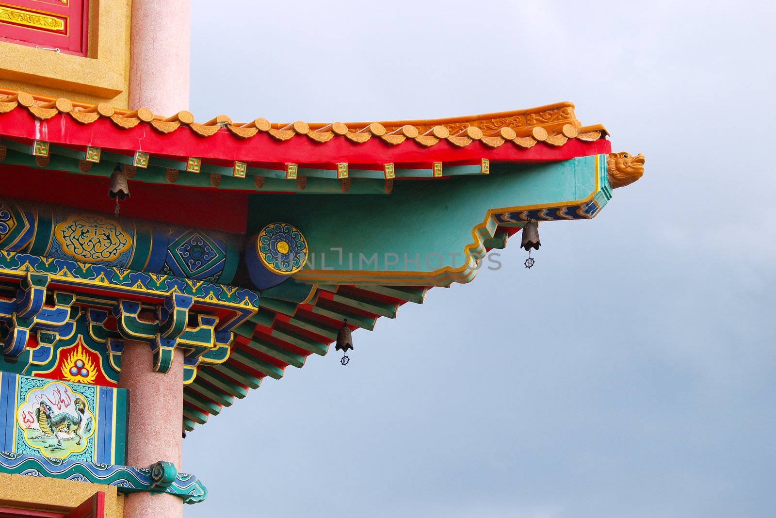 roof chinese temple in Thailand (wat nang lui yee2, dragon2)  