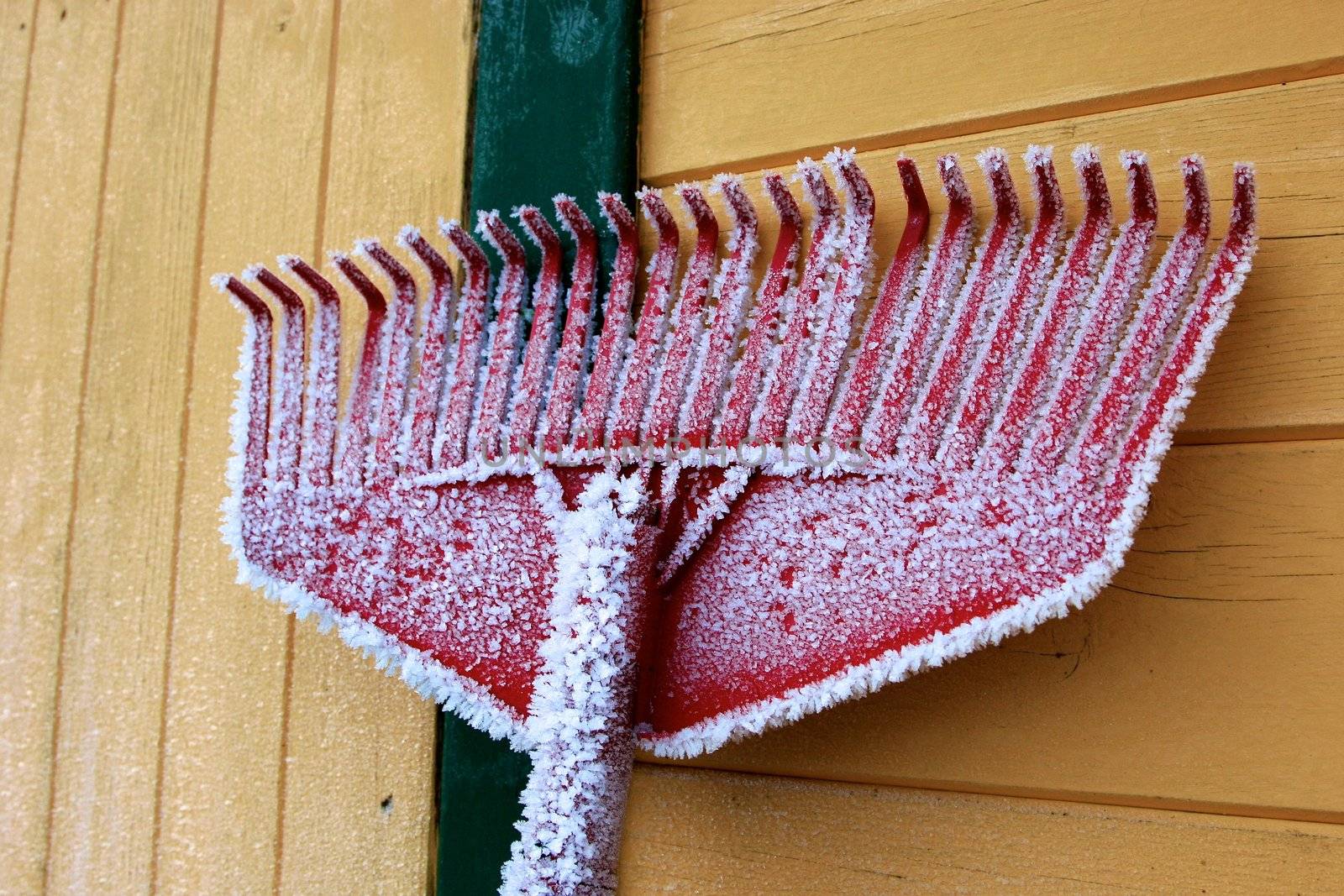 Leaf rake by Bildehagen