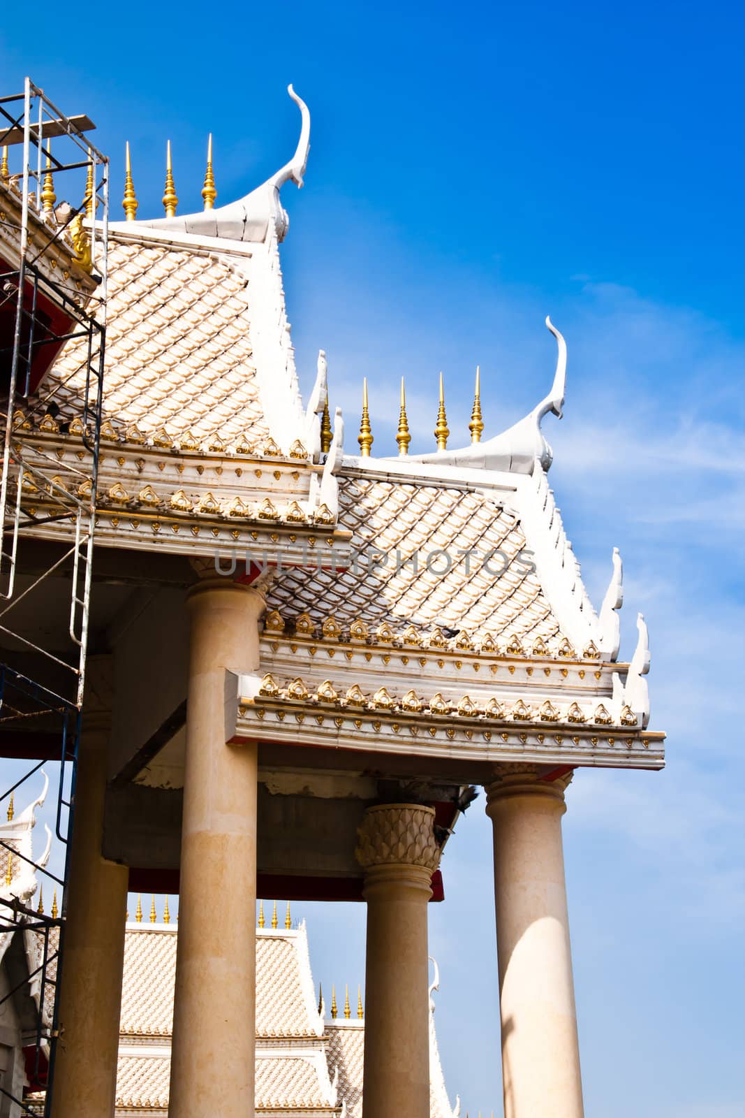 Roof Temples in Thailand are very beautiful sculptures.