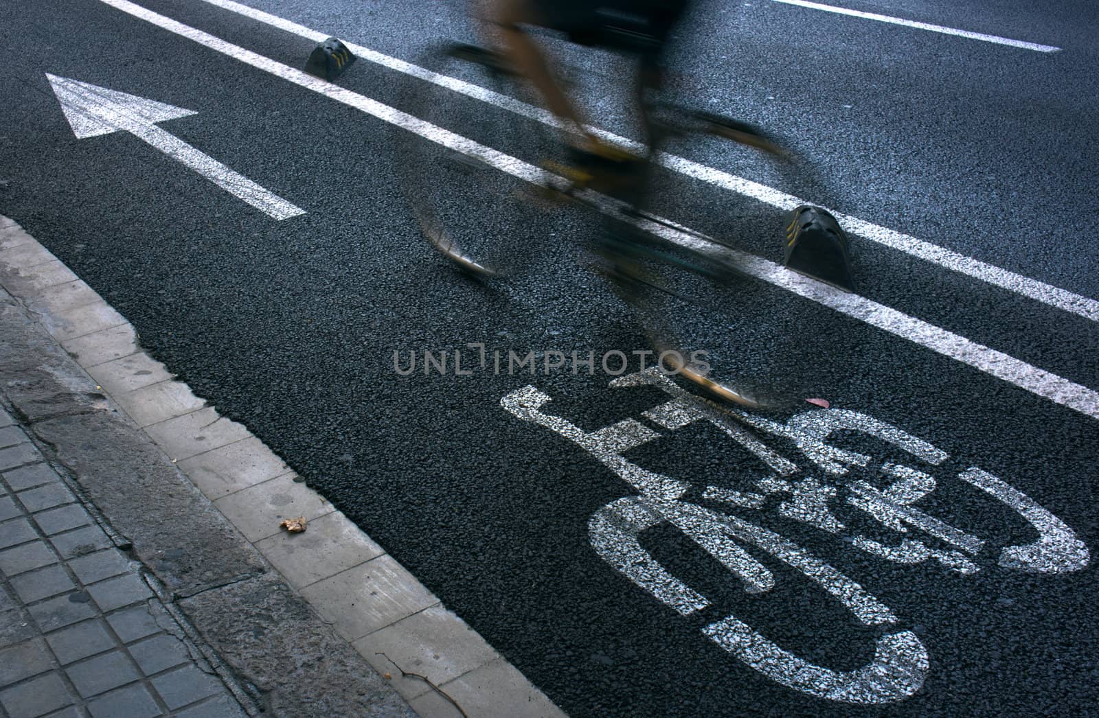 Speedy cyclist commuting on an urban cycleway.