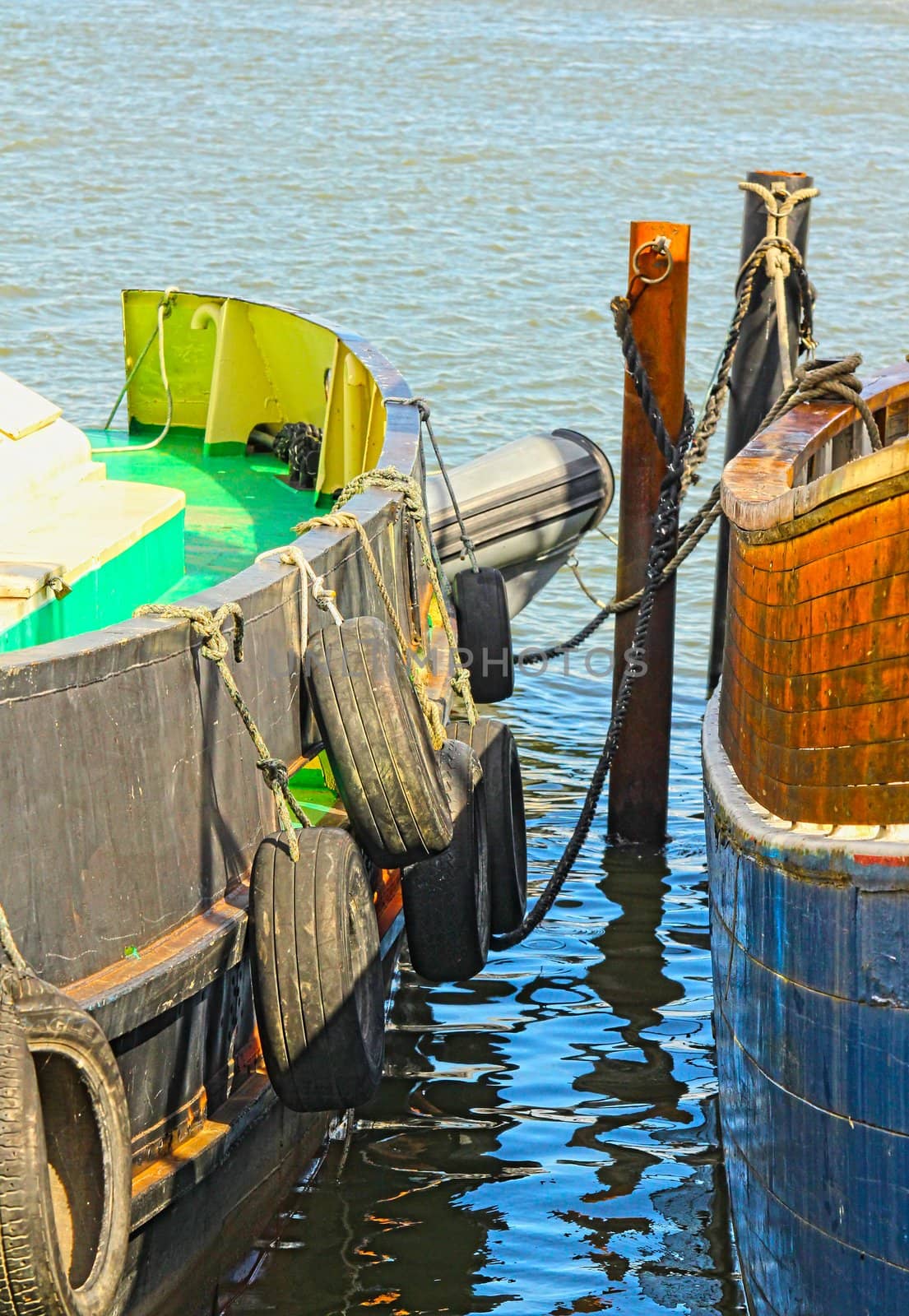 Car tire tied for protect bumping on boat by Arvebettum