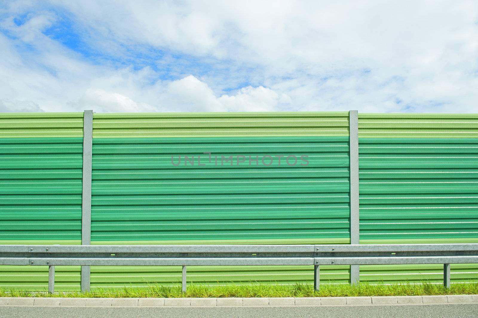 Green noise barrier