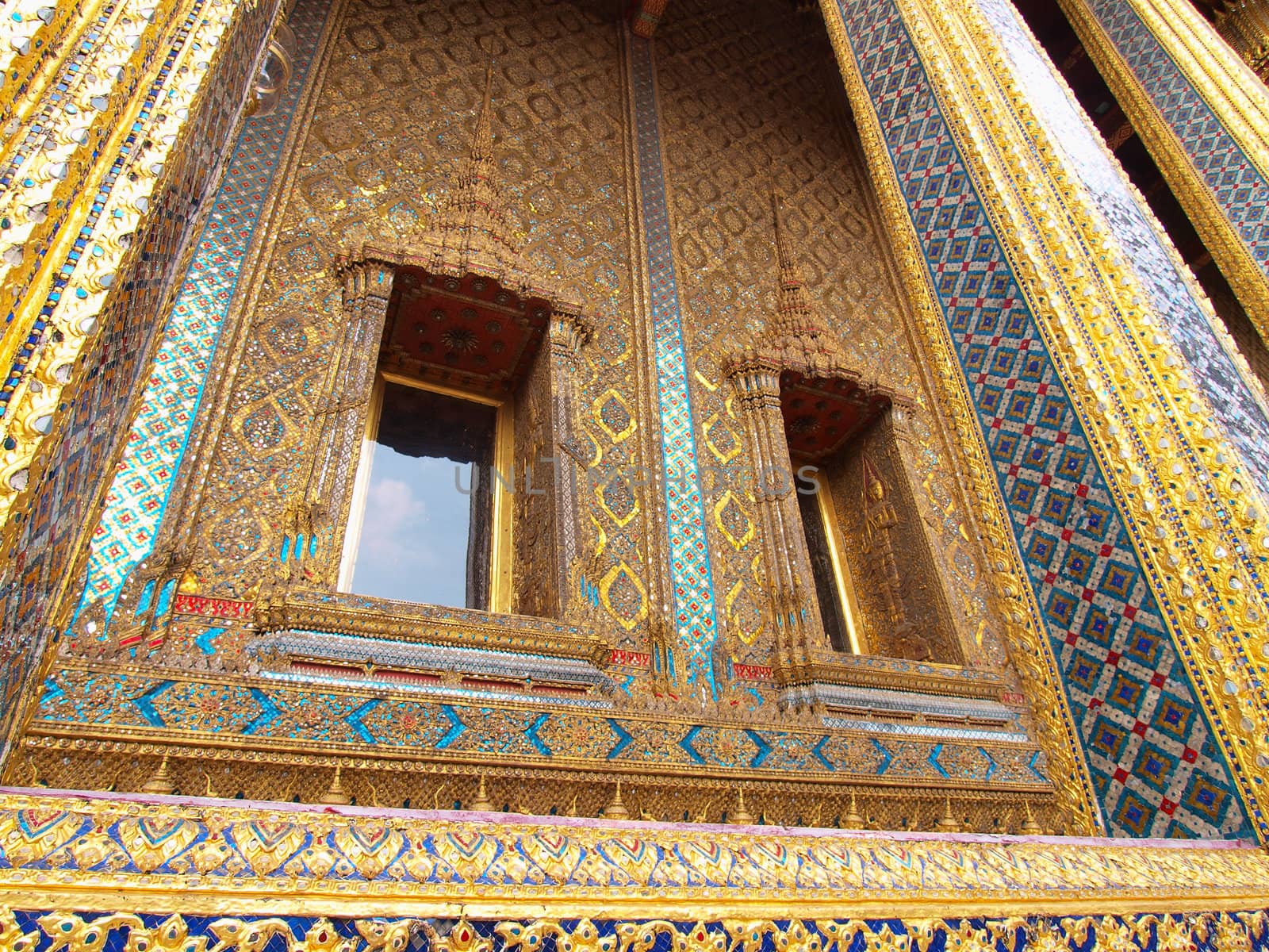 Palace Door Wat Pra Kaeo, Thailand by jakgree