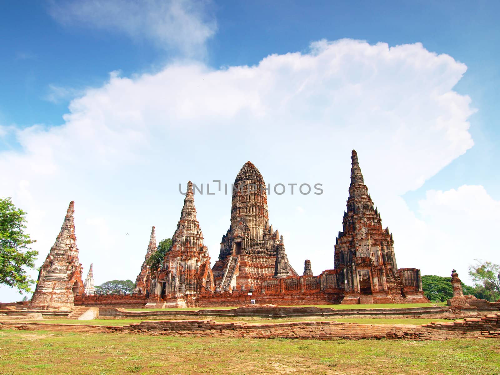 Wat Chaiwatthanaram, Ayutthaya, Thailand by jakgree