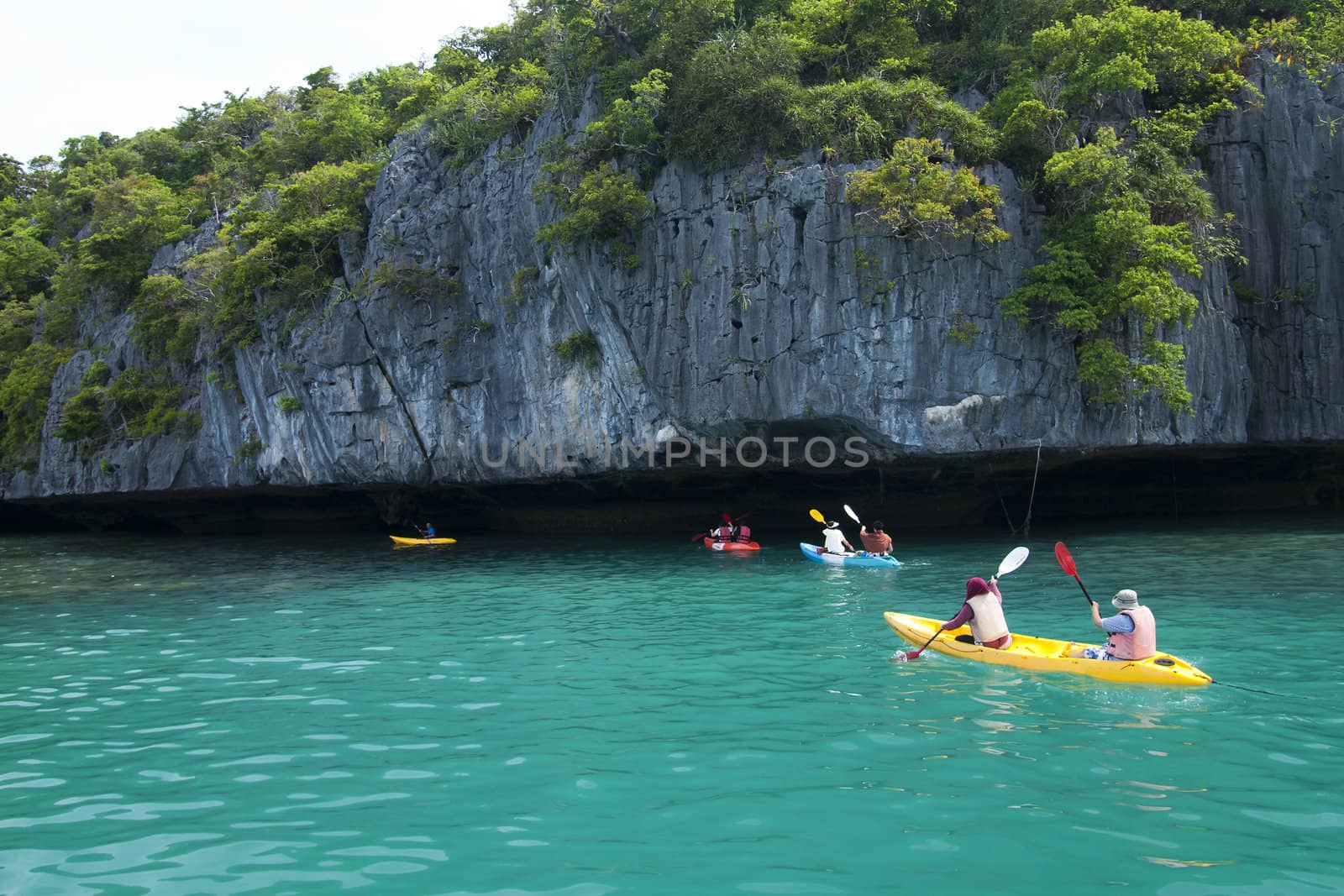Kayaks on the sea by jakgree