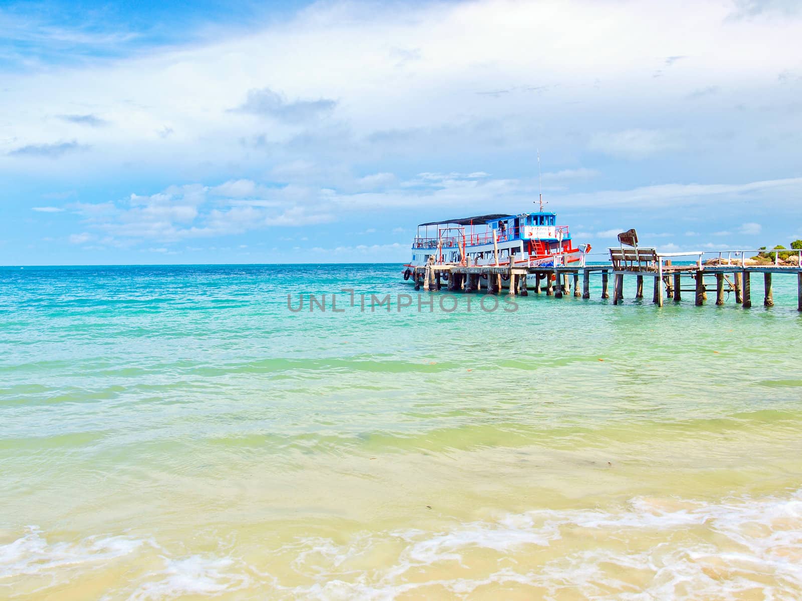 view of passenger ferry boat at Samed island by jakgree