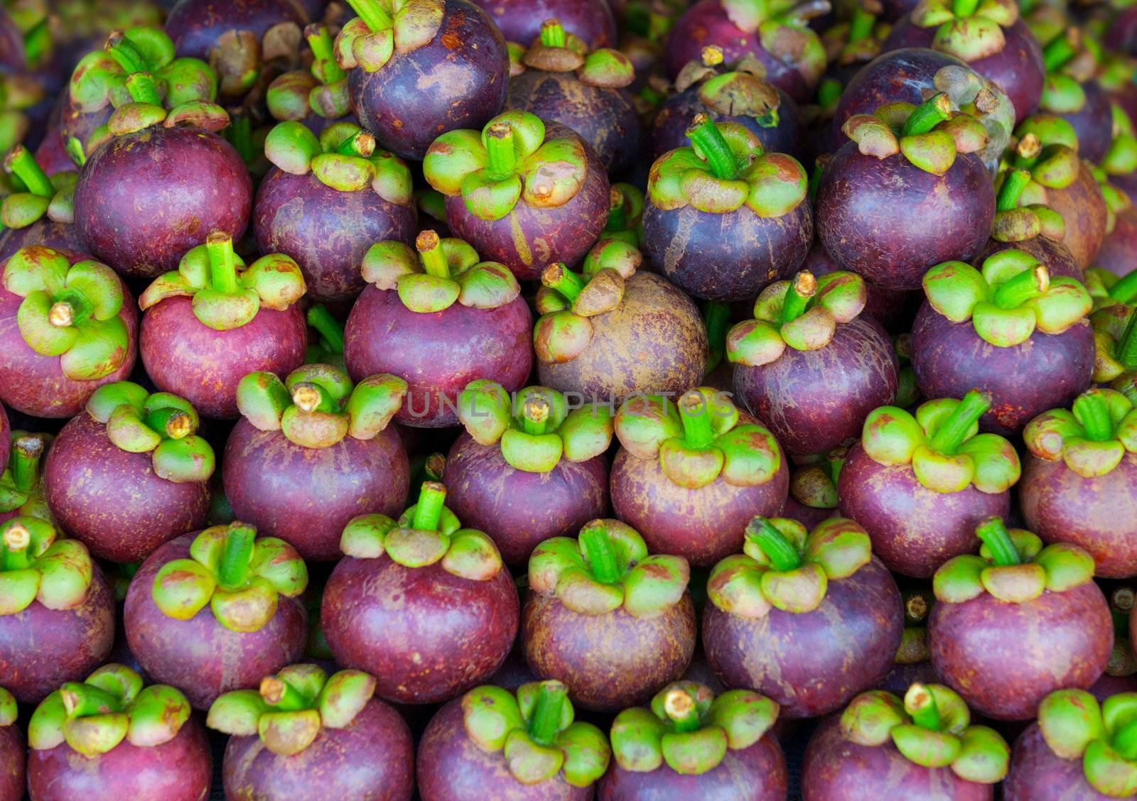 Mangosteen on the counter of market by pzaxe