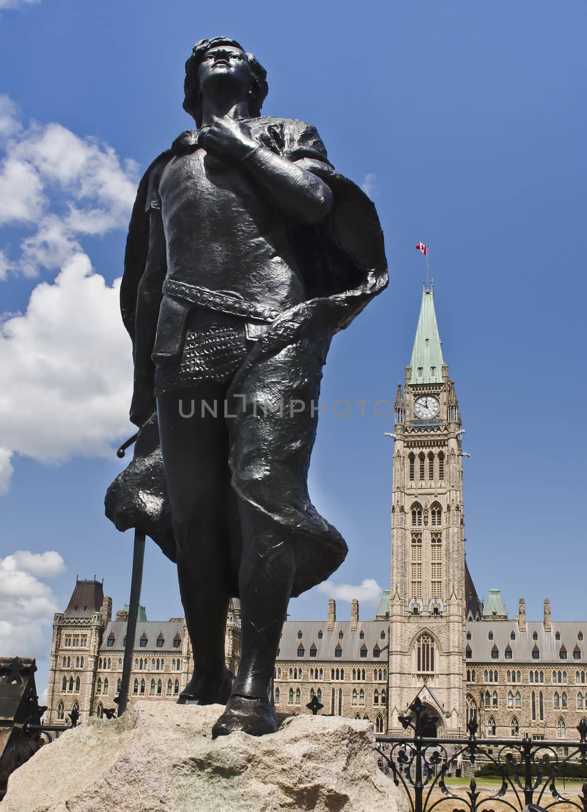 Sir Galahad stands proudly in front of the canadian Parliament Centre Block.