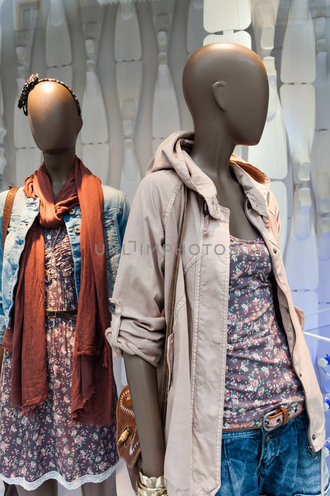 Two fashion models in a shop window.