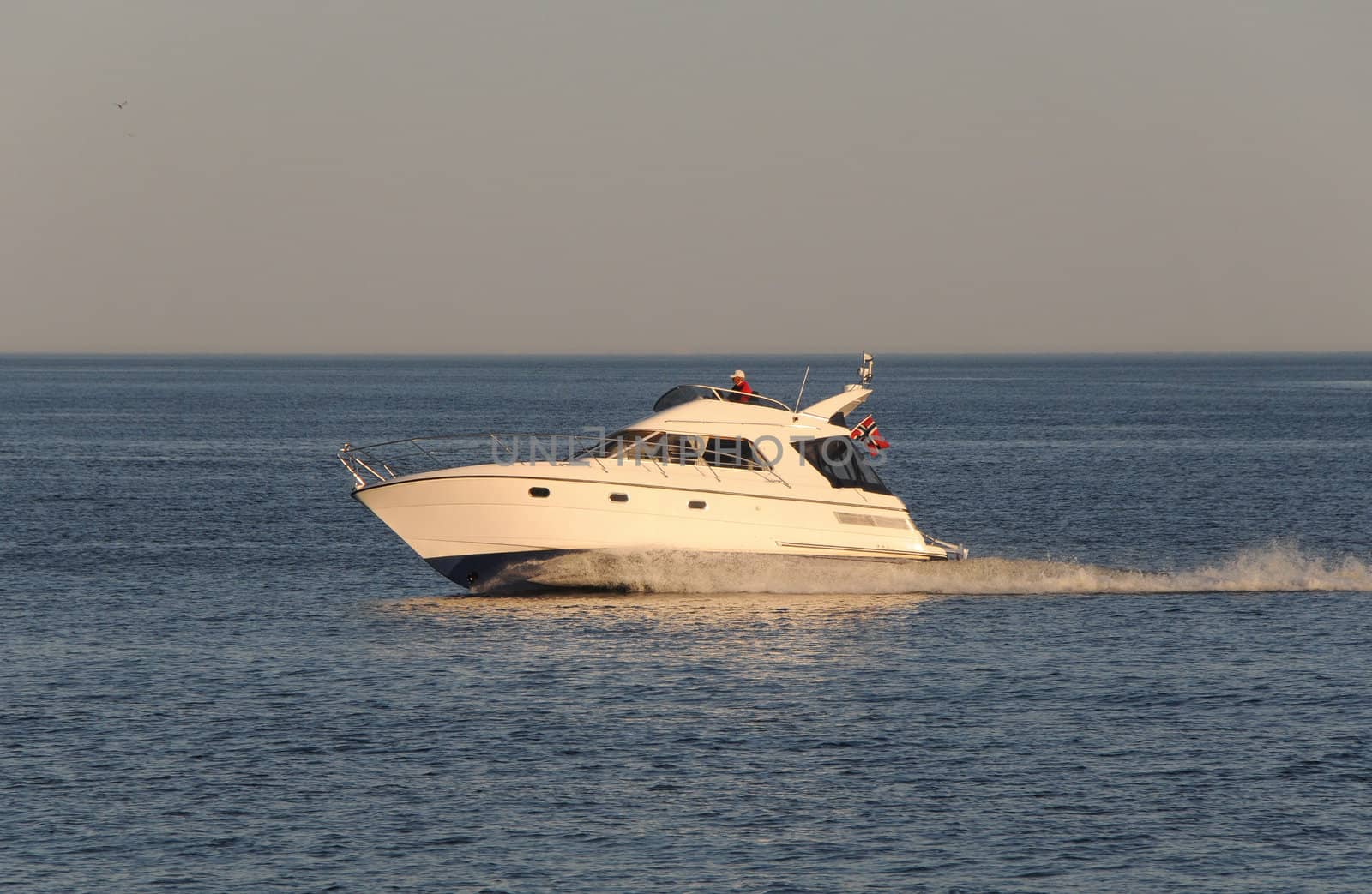 Fast motorboat in eveningsun by kekanger