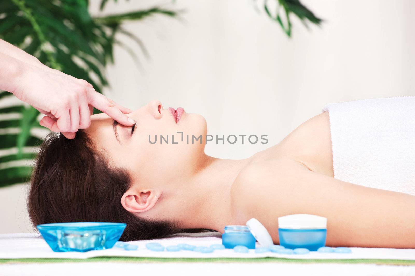 forehead massage by imarin