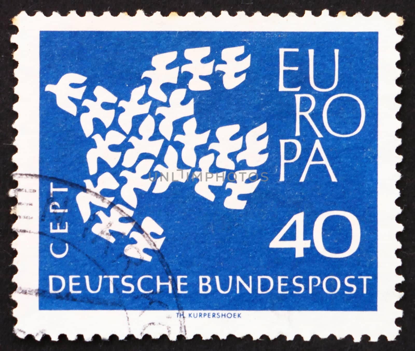 GERMANY - CIRCA 1961: a stamp printed in the Germany shows 19 Doves Flying as One, European Integration, circa 1961