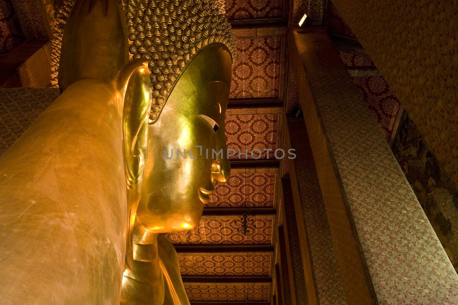 Golden Statue of Reclining Buddha by foto76
