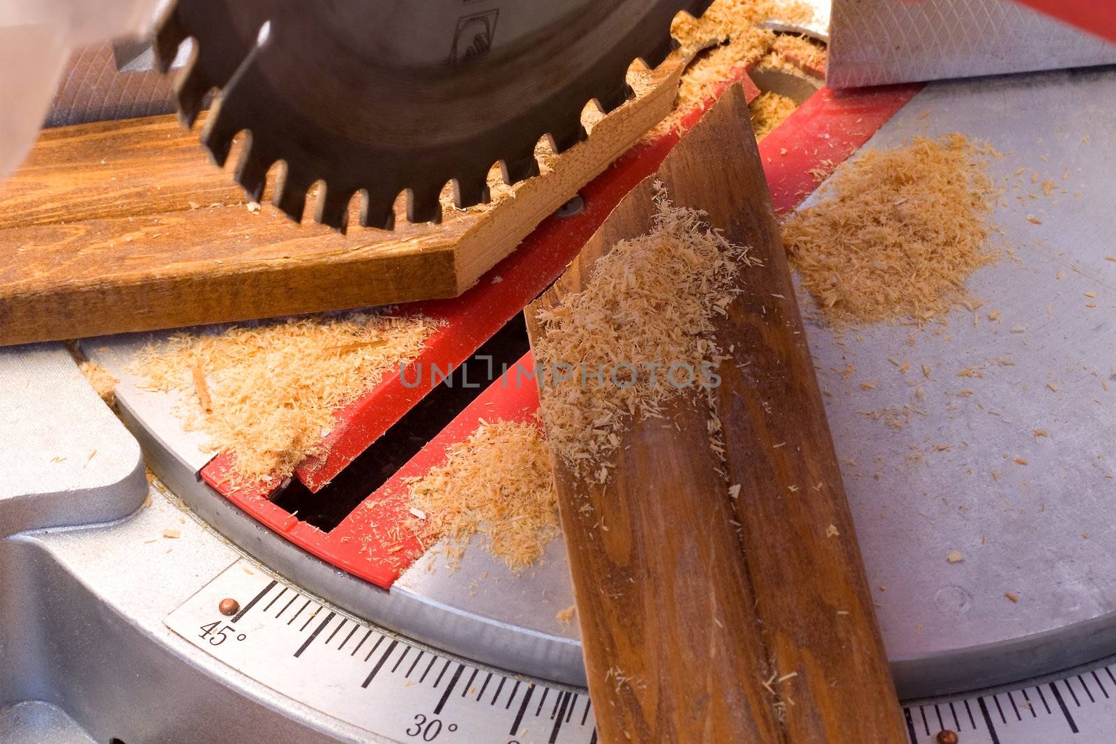 Circular saw wood cutting plank