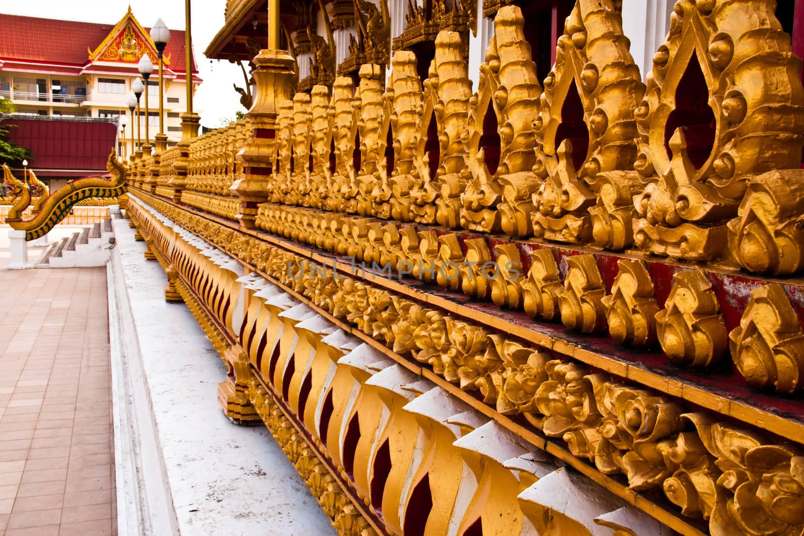 The beauty of the corridors. The Thai temple architecture.