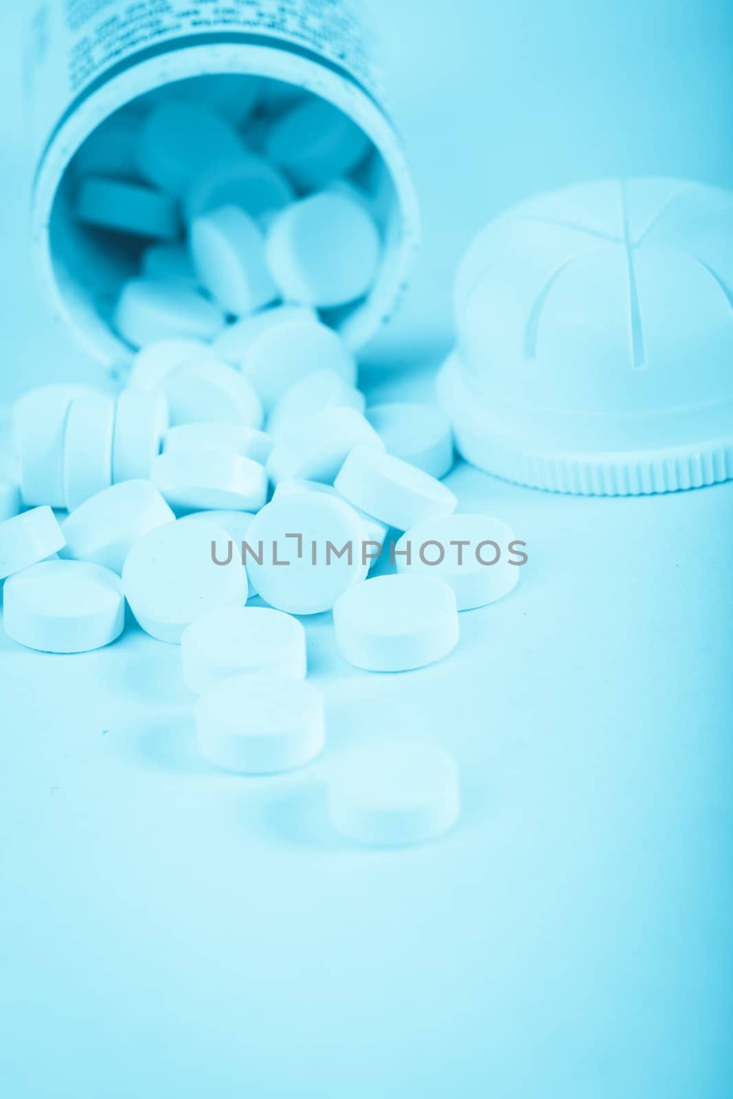 White medicine pills by oksix