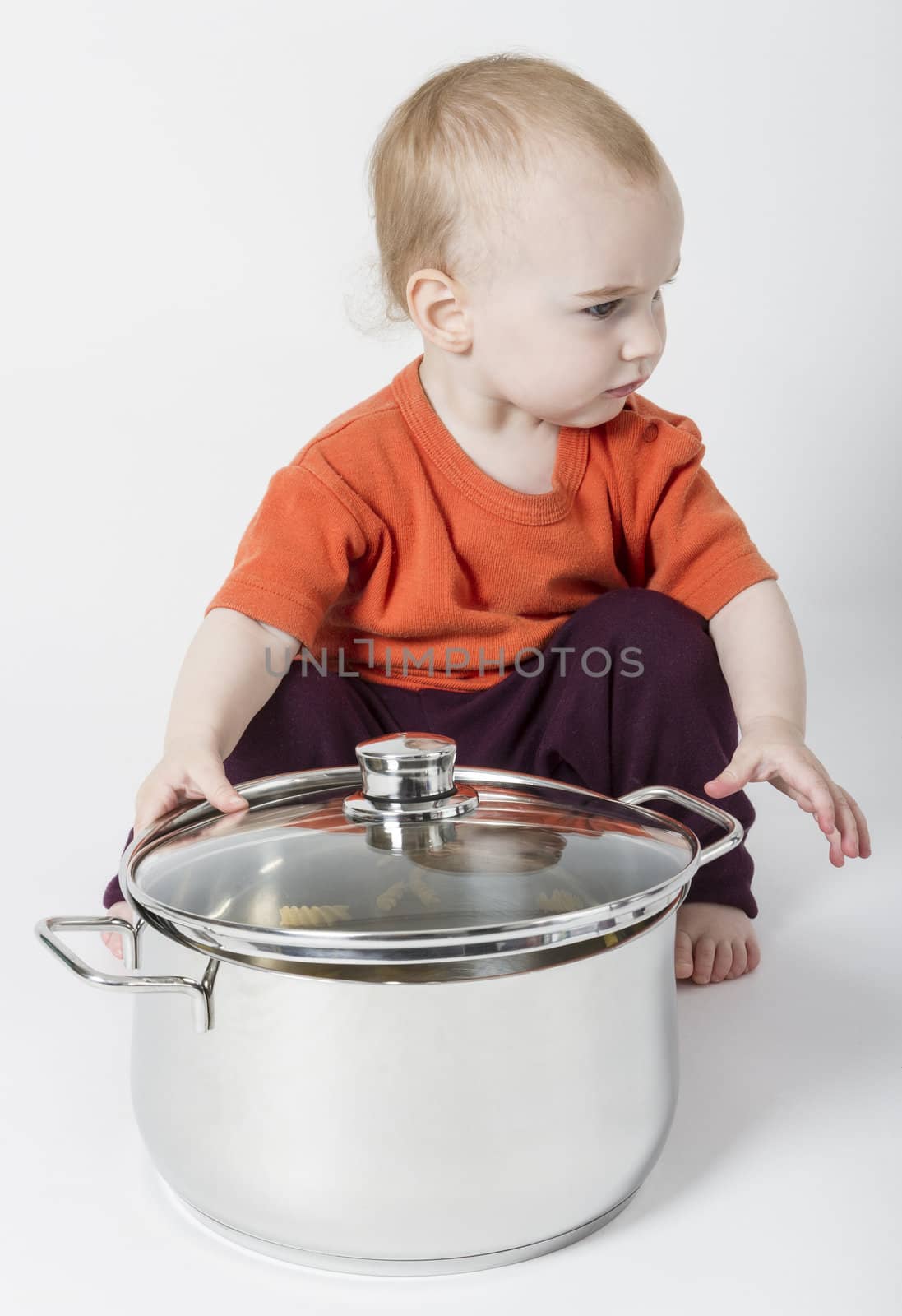 baby with big cooking pot by gewoldi