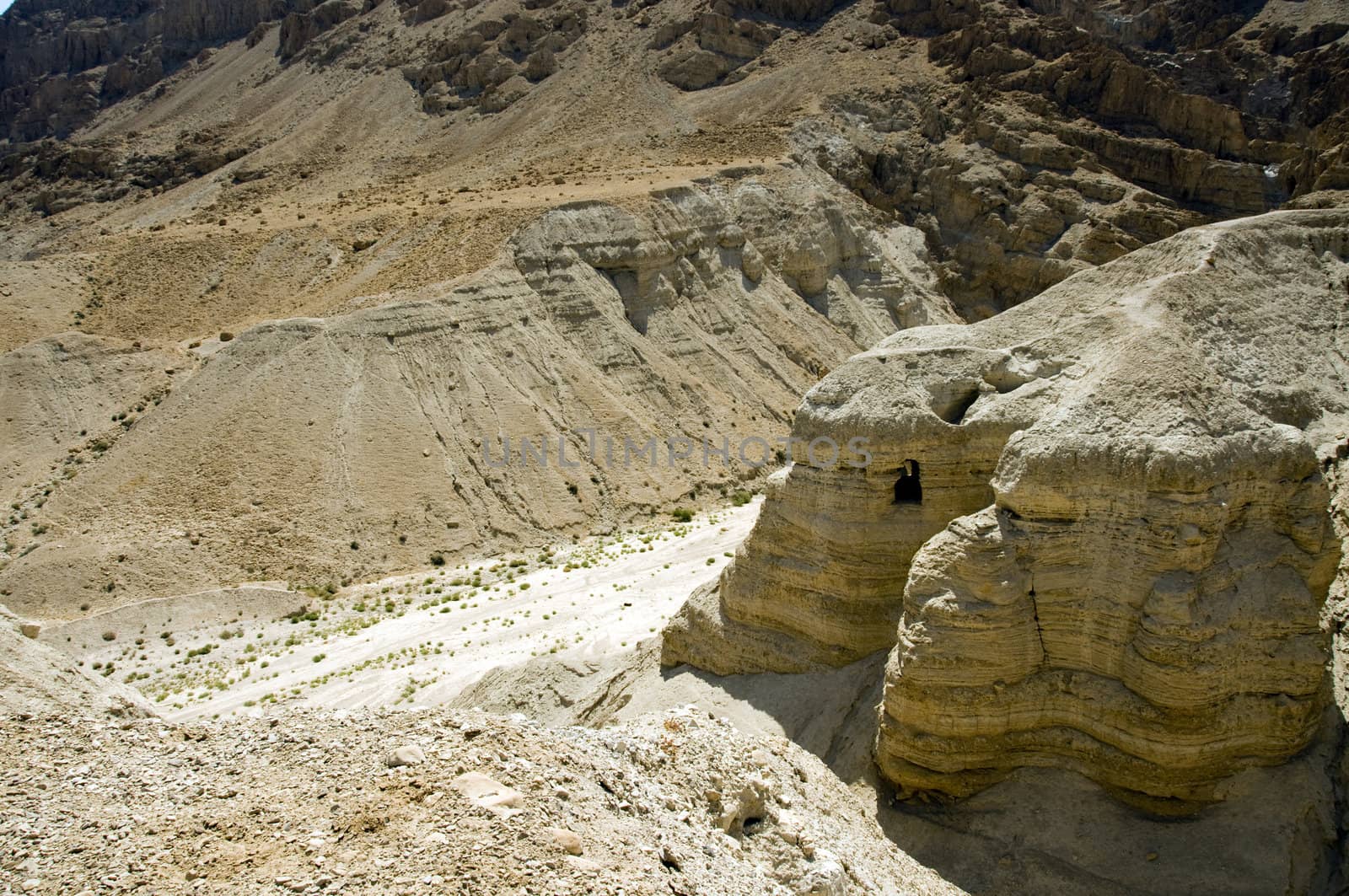 Israel thesert, the finding place of the oldest bible documents the dead sea rolls