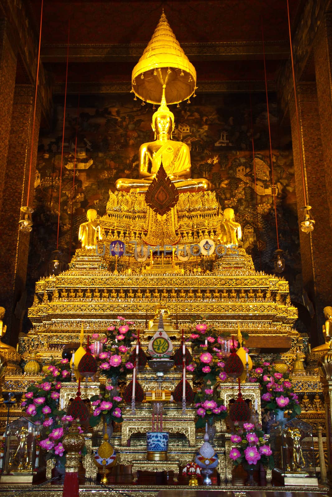 Golden Buddha in Wat Pho
