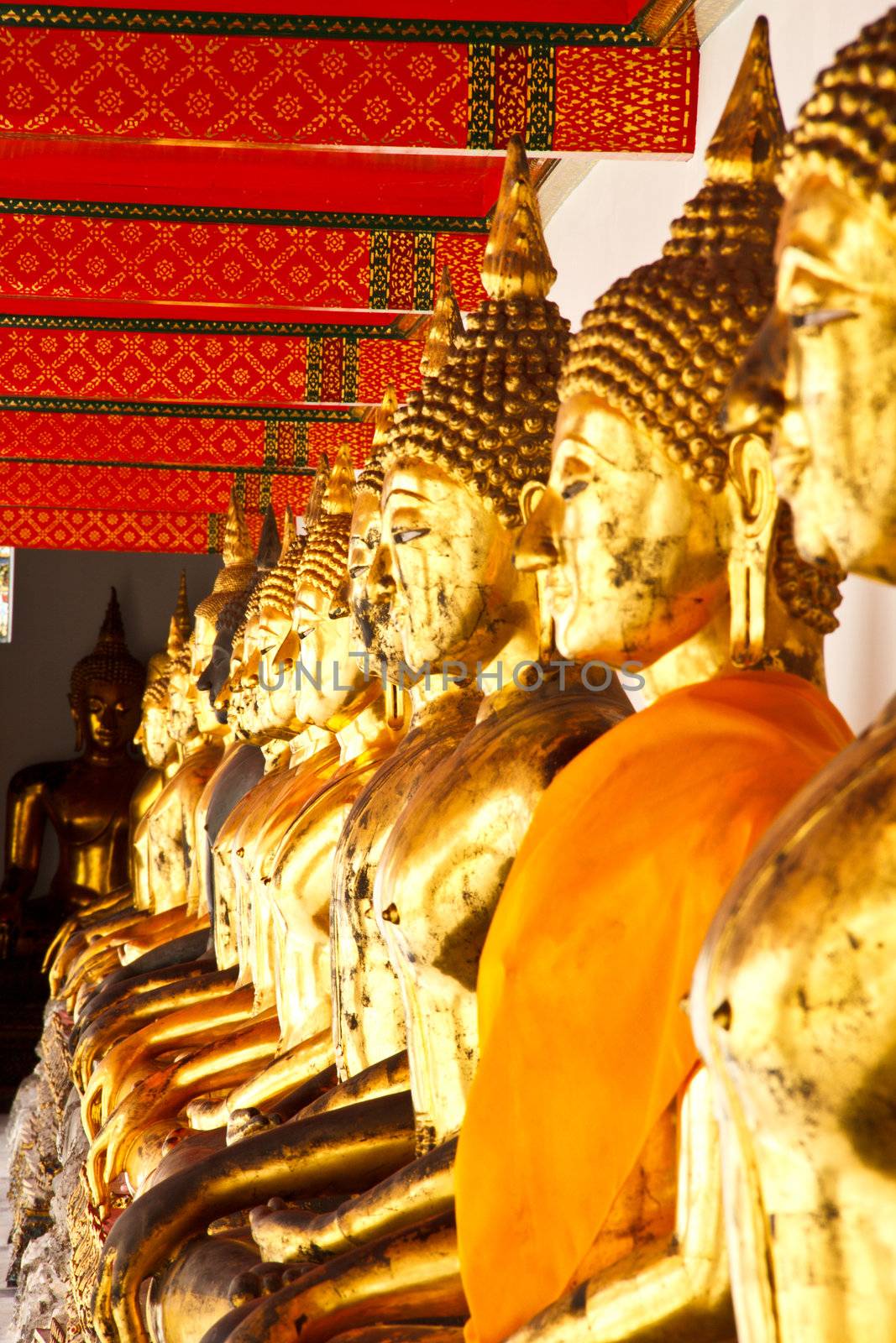 Statue of Golden buddha in Wat Pho