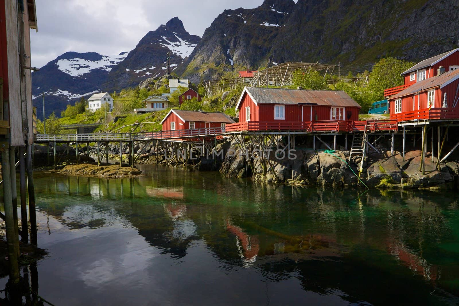 Fishing huts by Harvepino