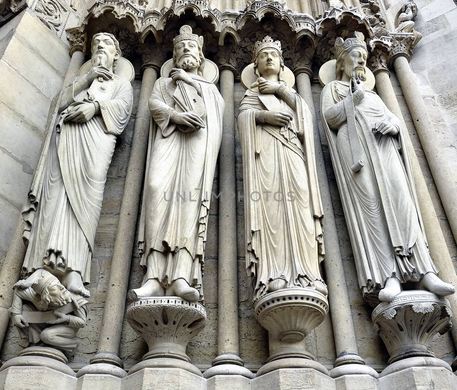 Westminster abbey. View of the columns.