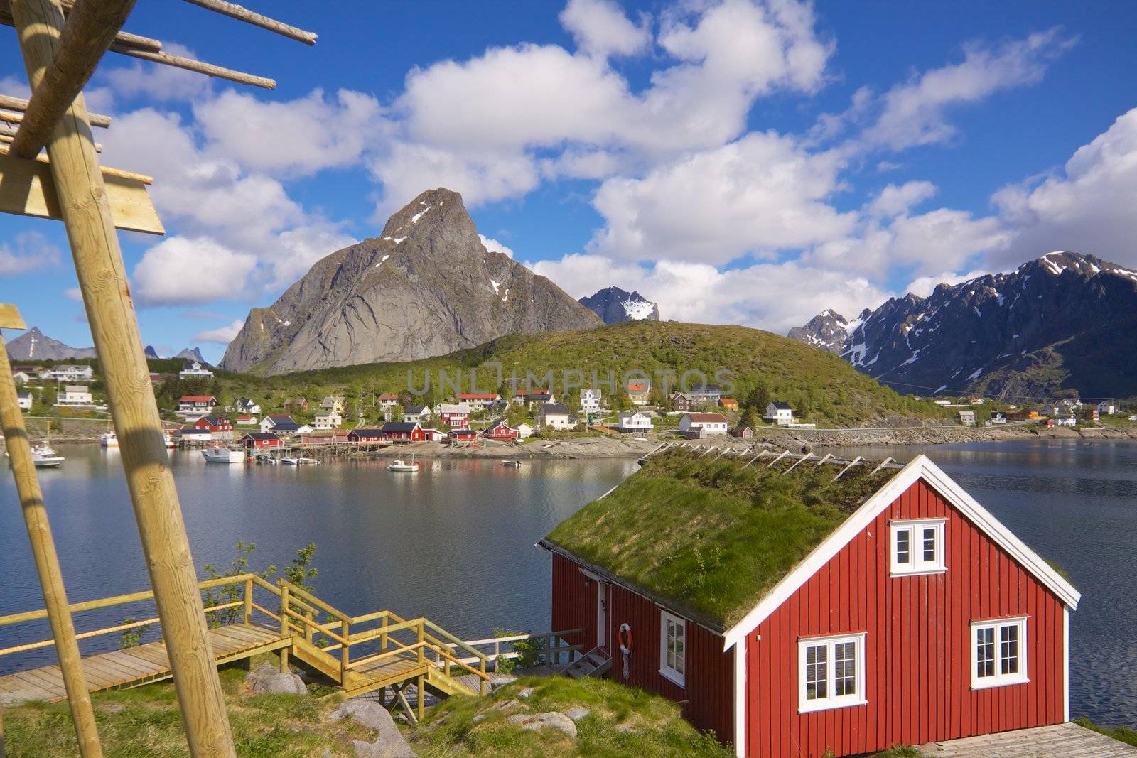 Lofoten in Norway by Harvepino