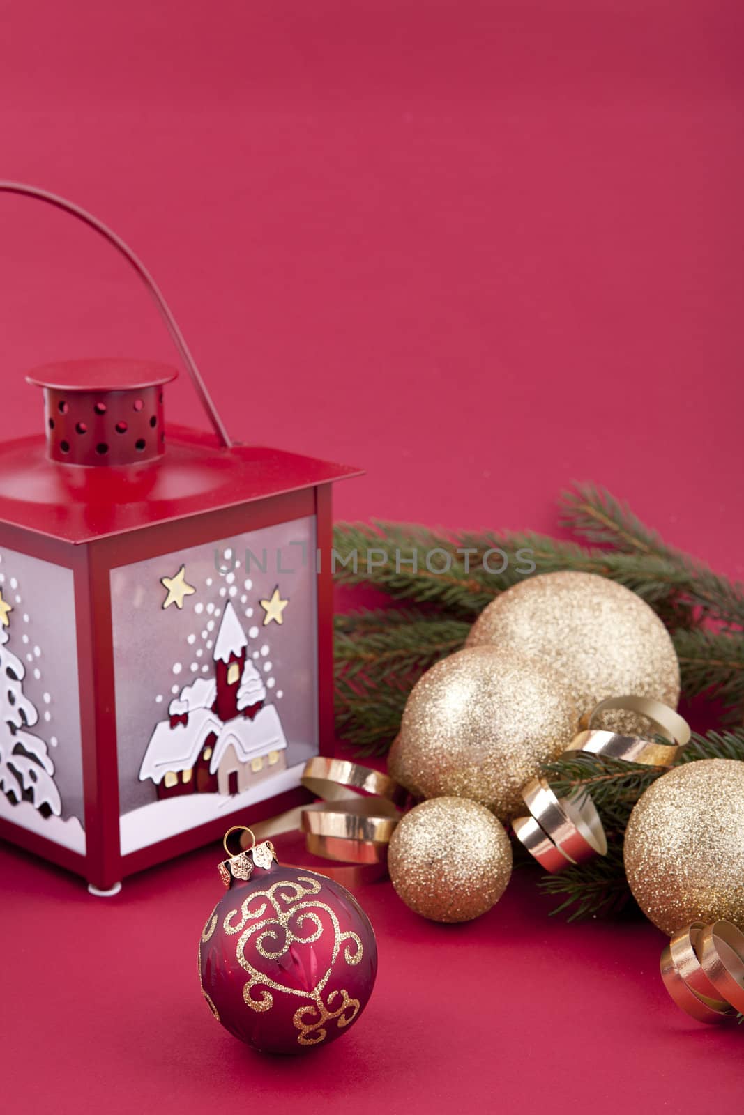 beautiful christmas decoration in gold and red color with tree and lamp