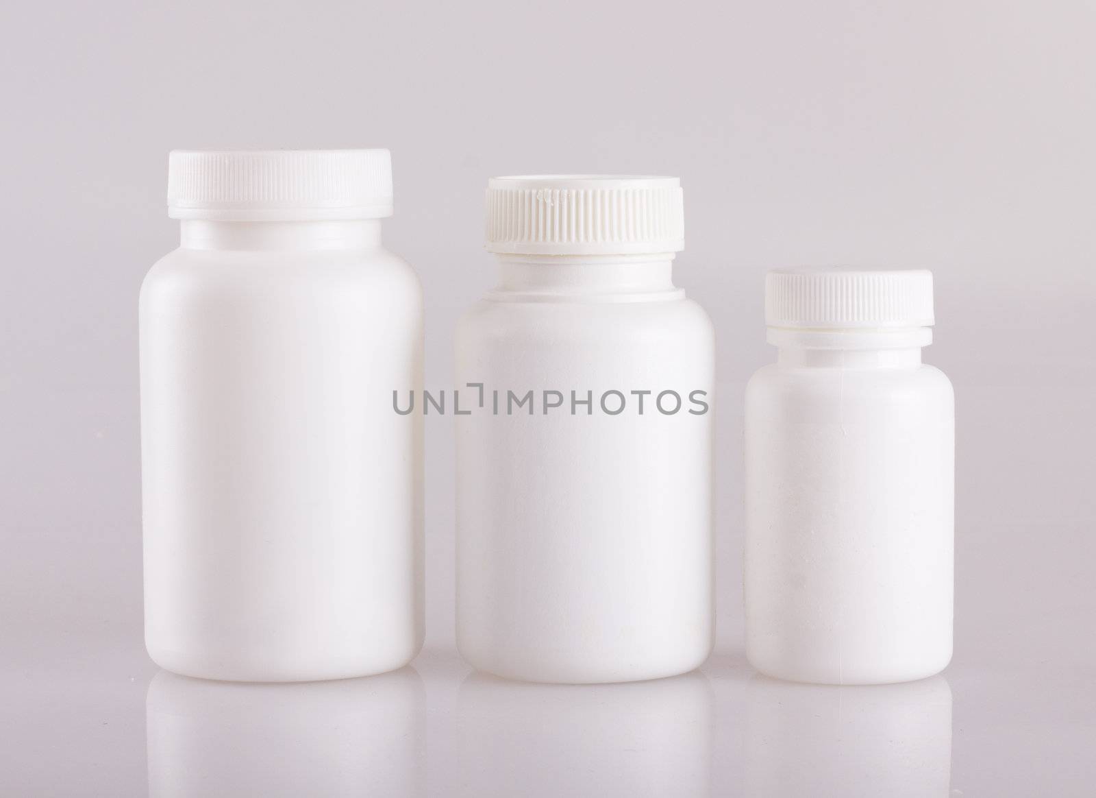 Pill bottles by tehcheesiong