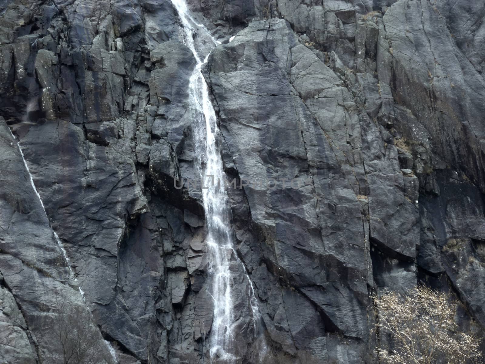 cascade in norway by gewoldi
