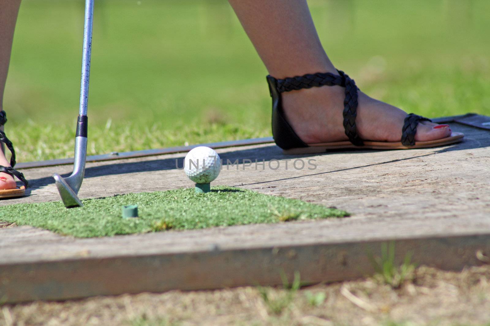 woman playing golf
