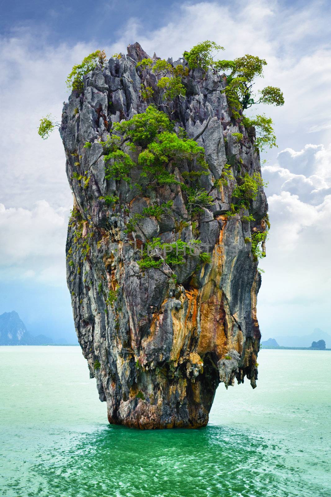 Bond island in Thailand by pzaxe