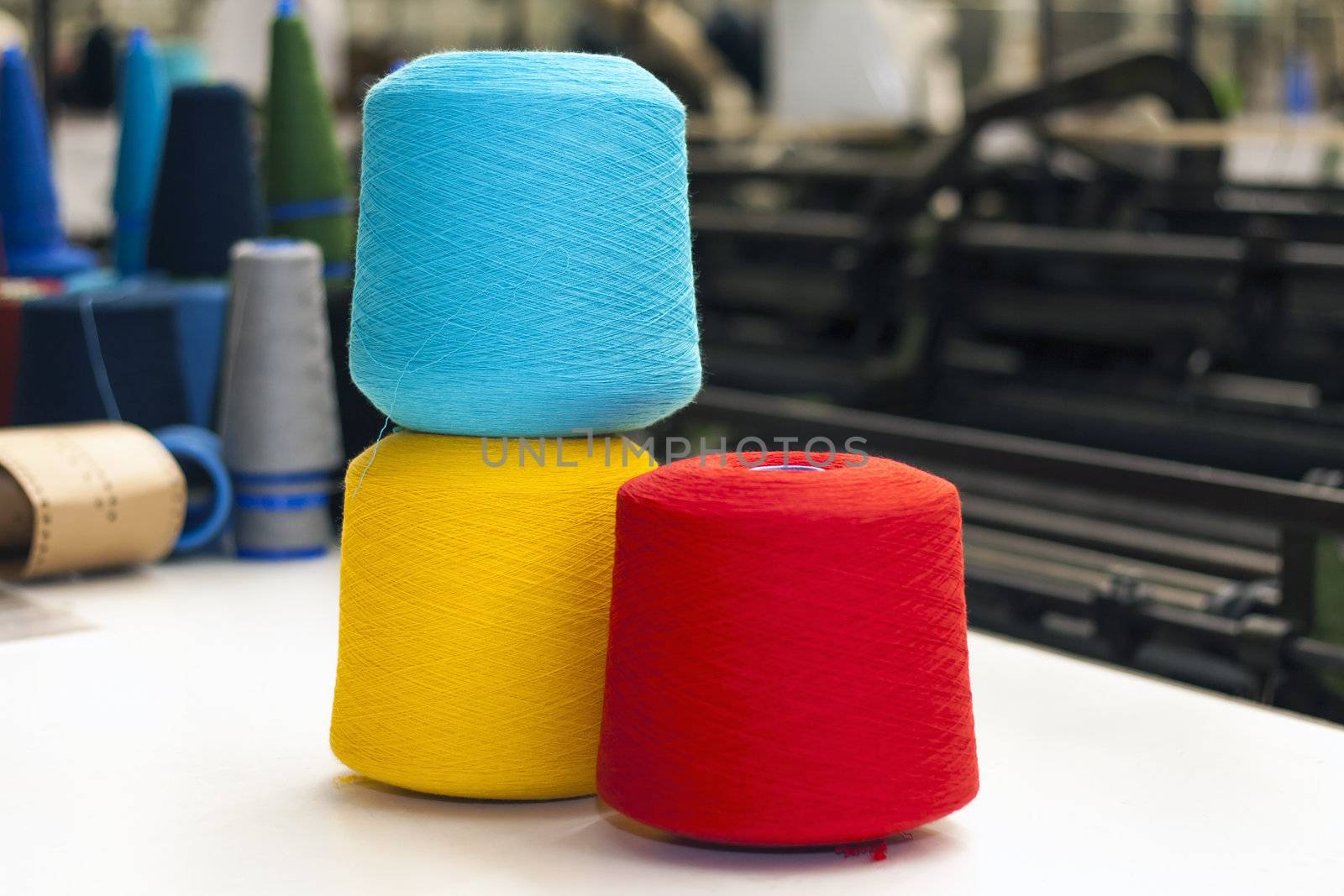 Cone fiber with several colors use in textyle industry