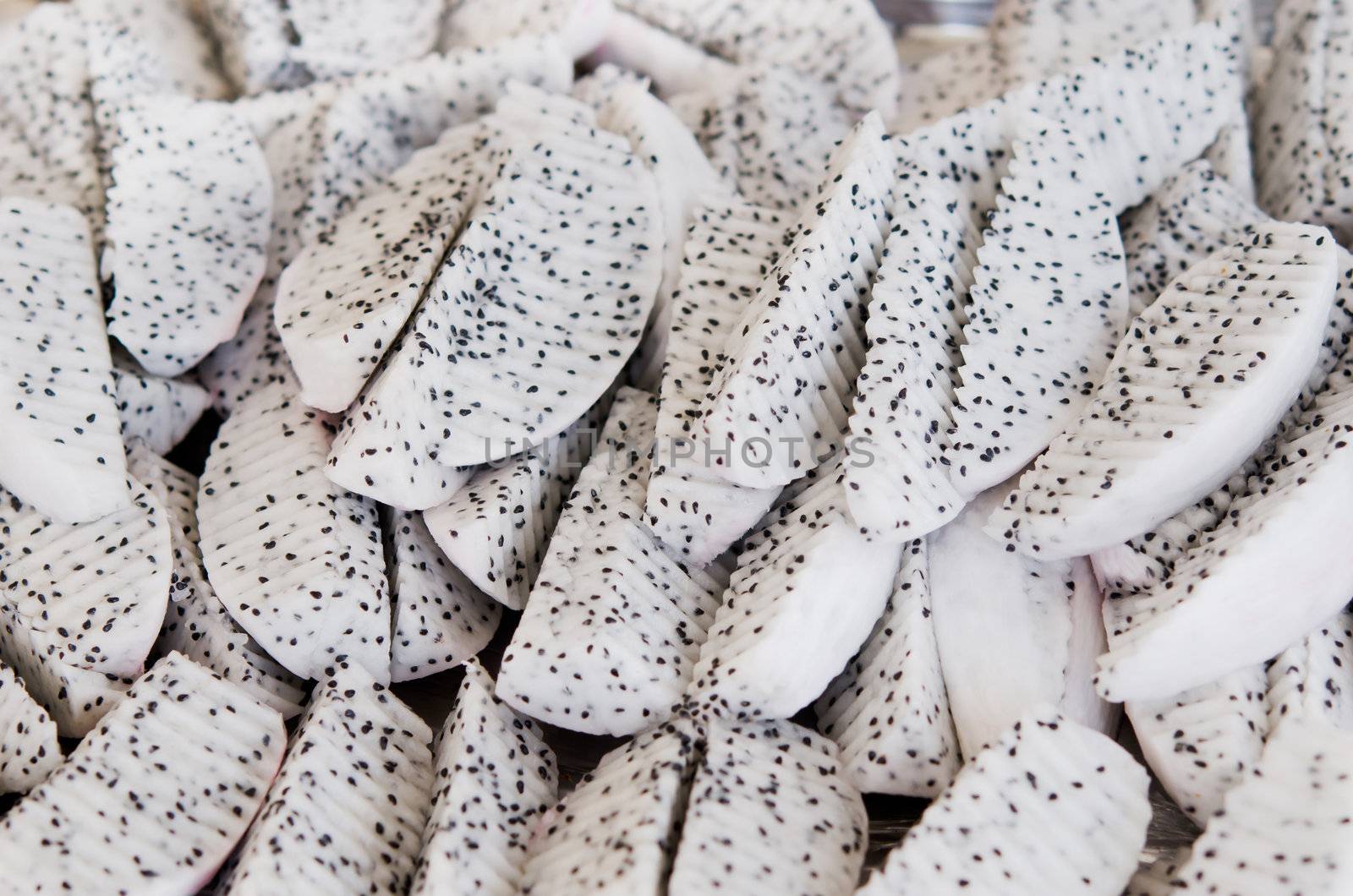 Peeled  dragon fruit ,  slice of dragon fruit
